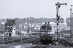 17. März 2005. 218 310. Gera. Gera. Thüringen / Einfahrt des Vierländerexpress nach München in den Bahnhof Gera, der hier noch unmodernisiert mit alter Sicherungs- und Signaltechnik zu sehen ist.