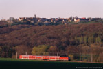 20. April 2005. BR143. Camburg. Stöben. Thüringen / Am Abend des 20.4.2005 entstand das Bild einer Regionalbahn ￼ von Naumburg oder Großheringen in Richtung Süden bei Stöben. Der Ort im Hintergrund ist Tultewitz.