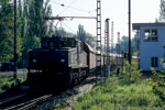 10. Mai 2006. Mibrag 1124. Meuselwitz. . Thüringen / Kurze zeit später wurden die leeren Waggons wieder zurück zum Übergabebahnhof gedrückt…