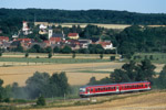 16. Juli 2006. Baureihe 628. Freyburg (Unstrut). Größnitz. Sachsen-Anhalt / Blick auf Großjena und RB 26988 (Naumburg - Nebra).