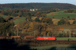 26. Oktober 2006. 152 013. Haunetal. Neukirchen. Hessen / Norwärts fahrender Güterzug gezogen von 152 013 im Bahnhof Haunetal-Neukirchen.