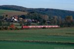 26. Oktober 2006. 110 402. Haunetal. . Hessen / 110 402 schiebt ihre vier Bn-Wagen von Fulda zurück nach Bebra.