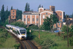 Bild des Monats Juli 2004 . .  / In Zeitz passiert Interconnex 88152 nach Rostock den Gebäudekomplex des Herrmannschachtes, einer ehemaligen Brikettfabrik, deren Maschinenpark einmalig ist und die heute museal erhalten wird.
Zeitz, 9. Juni 2004.