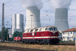 Bild des Monats August 2004 . .  / Die Mitteldeutsche Eisenbahn GmbH (MEG) hat mit den Lokomotiven 201 bis 208 noch sieben Maschinen der Baureihe V180 C'C' im Einsatz, die teilweise aus den Beständen der VEB Chemische Werke Buna und der DB übernommen wurden. Bei Lok 206 handelt es sich um die ehemalige 228 748 der DB.
Böhlen, 22. Juni 2004.